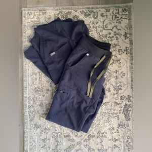 Figs scrub set! Color quite navy